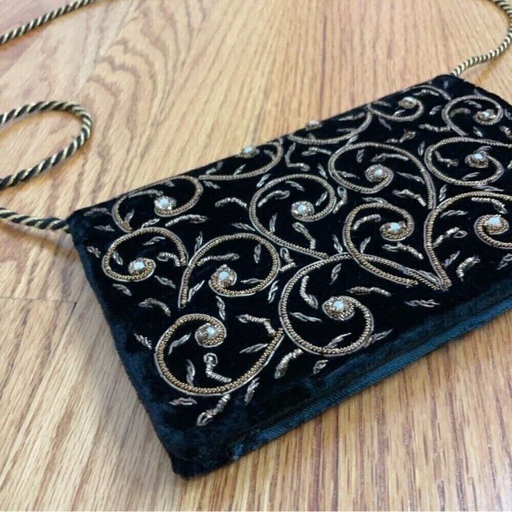 Vintage velvet embroidered bag with faux pearls - Picture 3 of 16